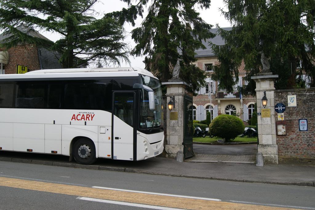 Hotel Le Clos Du Montvinage Etreaupont Exterior foto